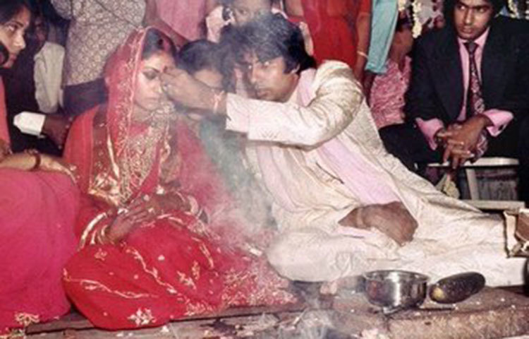 বিয়ের আসরে অমিতাভ।