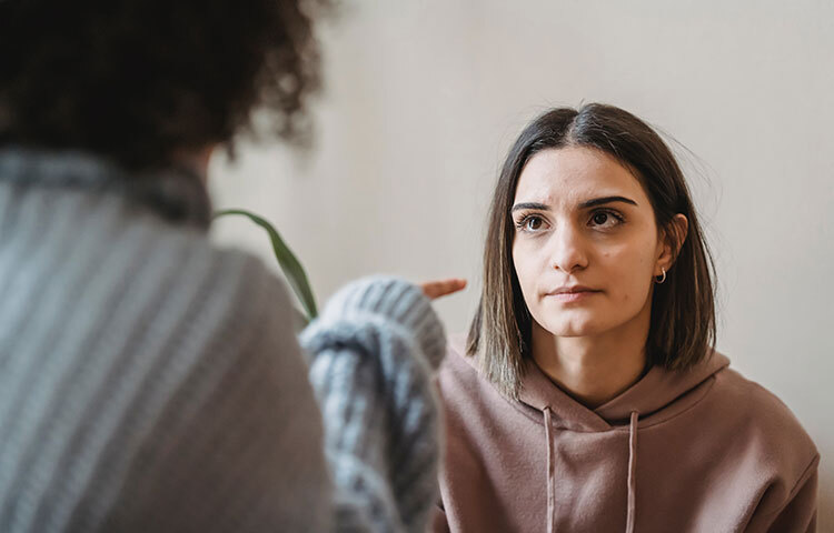 রাগের মাত্রা যদি আরও বেড়ে যায় তবে শুধু মুখ নয়, চোখ আর কানও বন্ধ করে ফেলতে হবে। অদ্ভুত শোনালেও কিন্তু এই উপায়টি সত্যিই কার্যকর। যে আপনাকে রাগিয়ে দিচ্ছে বা যা নিয়ে আপনি রেগে যাচ্ছেন, কিছুক্ষণের জন্য নিজেকে সেখান থেকে পুরোপুরি বিচ্ছিন্ন করে ফেলুন। যেন আপনি সেখানে থেকেও নেই। তাতে কিছুক্ষণ পর দেখবেন এমনিই আপনার মাথা ঠান্ডা হয়ে গিয়েছে। ছবি: সংগৃহীত