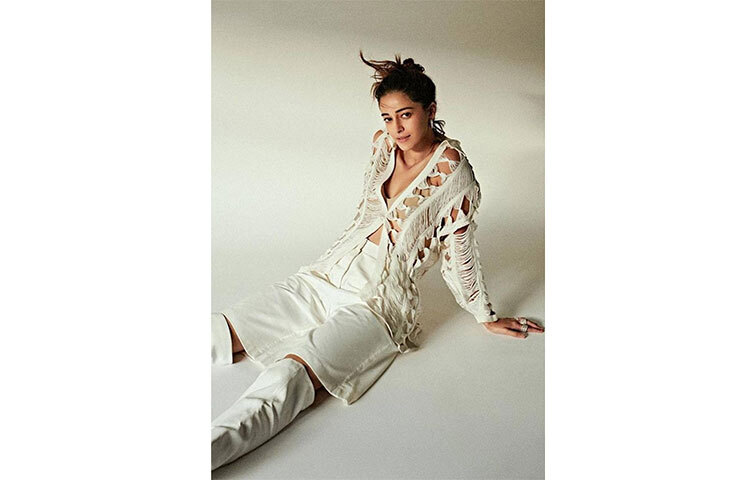 অগোছালো লুকেও সুন্দরী অনন্যা। বলিউডে পাকাপাকি জায়গা বানিয়ে ফেলেছেন অভিনেত্রী। ছবি: সংগৃহীত