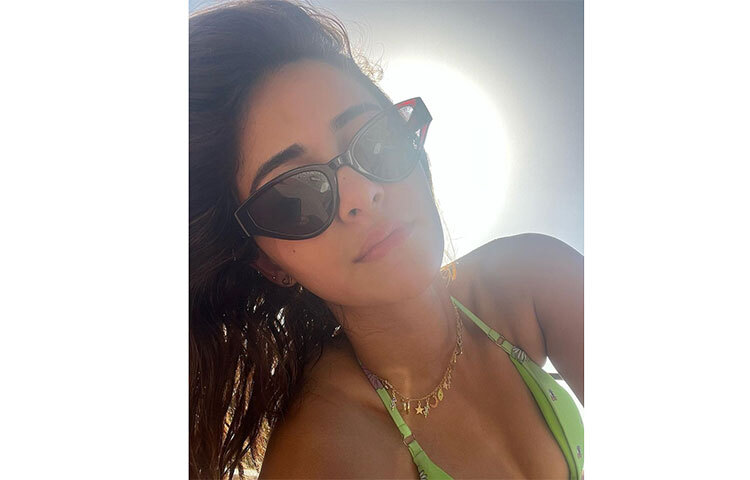 এদিকে অনন্যার ‘লাইগার’ ছবি বিশ্বব্যাপী ৭০ কোটি রুপি ব্যবসা করেছে। এবং শেয়ার হিসাবে ৩১ কোটি রুপি সংগ্রহ করেছে। শুধু ভারতের হিন্দি ভাষী রাজ্যে পুরী জগন্নাথ পরিচালিত ‘লাইগার’ খারাপ রেটিং সত্তে¡ও প্রায় ২০ কোটি বক্স অফিসে সংগ্রহ করেছে। ছবি: সংগৃহীত