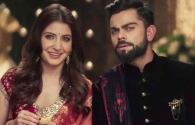 সন্তানসম্ভবা স্ত্রীকে রেখেই কোহলিকে আপাতত আইপিএল খেলতে আরবে যেতে হয়েছে। তবে এবার স্ত্রীর ডেলিভারির সময়ও কোহলি পাশে থাকতে পারবেন কি না তা নিয়ে সংশয় দেখা দিয়েছে।