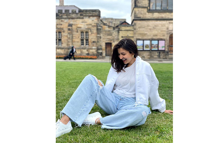 আনুশকার মিষ্টি হাসি। ছবি: ফেসবুক