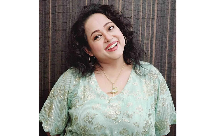 টালিগঞ্জের অন্যতম জনপ্রিয় তারকা অপরাজিতা আঢ্যর পূজা মানেই একটু আলাদা। এবারের পূজাতেও বেশ আনন্দ করেছেন তিনি।