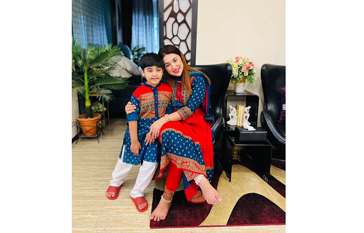 অপু-জয়ের এই ছবি দেখে জান্নাতুল ফেরদৌস নামের একজন মন্তব্য করে লিখেছেন, ‘ অনেক সুন্দর লাগতেছে দুইজন কে’। ছবি: সংগৃহীত