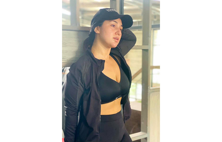 অপু তার ফেসবুকে ‘গুড মর্নি’ জানিয়ে এই ছবি পোস্ট করেছেন। ছবি: অপু বিশ্বাস