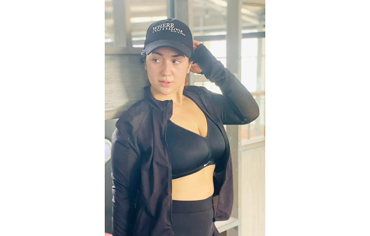 অপুর এই ছবিতে ইলিয়াস বাবু নামে একজন মন্তব্য করেছেন, ‘সর্বকালের শ্রেষ্ঠ ছবি।’ ছবি: অপু বিশ্বাস