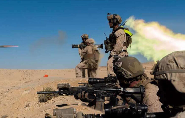 আরবের ইজরায়েলি ছাড়াও বিবাহিত এবং শারীরিক ও মানসিকভাবে অসুস্থদের সেনাদলে যোগ দেওয়ার নিয়ম থেকে অব্যাহতি দেওয়া হয়েছে। সমীক্ষা অনুযায়ী, ইজরায়েলি পুরুষদের একাংশ এই নিয়মের অবসান চান। তারা বরং স্বেচ্ছায় সেনাবাহিনীতে যোগ দেওয়ার পক্ষে। ছবি: সংগৃহীত