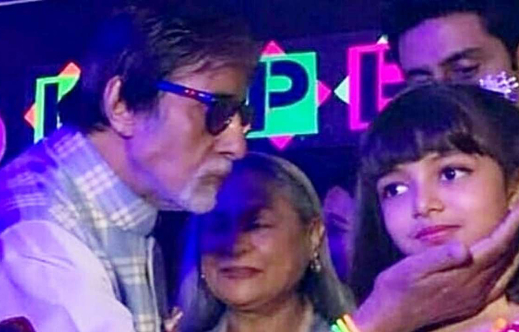 জন্মদিন নাতনি আরাধ্যাকে আদর অমিতাভ বচ্চনের।