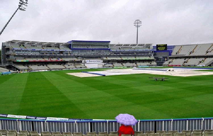 ইংল্যান্ডে এখন সব ধরণের ক্রিকেট বন্ধ রয়েছে। তাই ওয়ারউইকশায়ার কাউন্টি ক্লাবও দেশের সংকটে মাঠটিকে ছেড়ে দিয়েছেন।