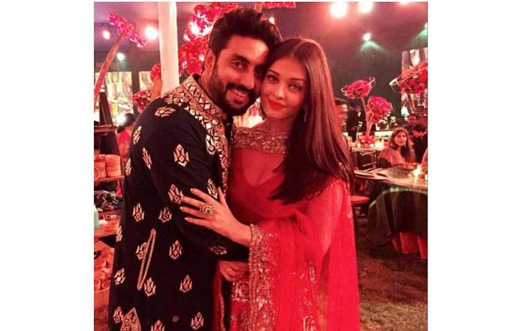 ঐশ্বর্য-অভিষেকের সম্পত্তির পরিমাণ কত জানেন? পত্রিকার সংবাদে জানা গেছে জুনিয়র বচ্চনের সম্পত্তির পরিমাণ ২০০ কোটি টাকা। বছরে আয় ২০ কোটি টাকা।