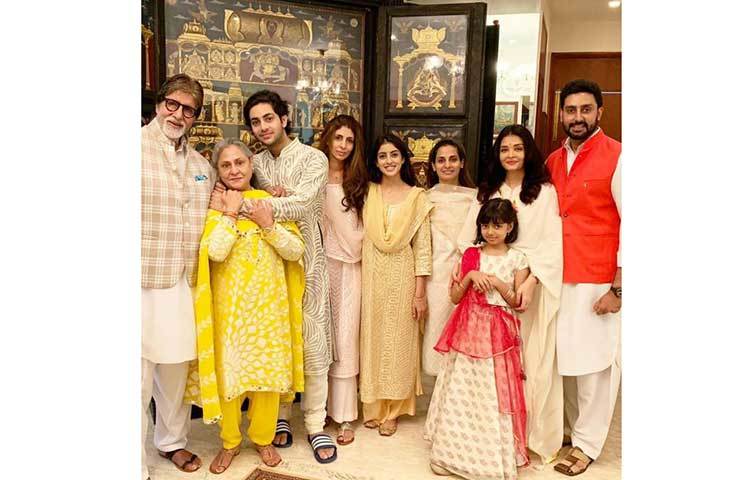 এদিকে অমিতাভ বচ্চনের সম্পত্তির পরিমাণ ৪০০ মিলিয়ন ডলার। যদিও জয়া বচ্চন দাবি করেছিলেন তিনি ও তার স্বামীর মোট সম্পত্তির পরিমান ১০০০ কোটি টাকা।