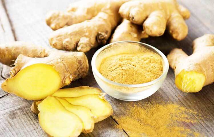 আদা: জিরার মতো আদাও হজমে সাহায্য করে। আদা অ্যাসিডিটি দূর করতেও সাহায্য করে। জ্বালাভাব কমায় ও খাদ্যনালী পরিষ্কার করে। কারণ এতে অ্যান্টি-ইনফ্ল্যামেটরি উপাদান থাকে। আদা গ্যাস্ট্রিক আলসারও সারিয়ে তোলে। ছবি: সংগৃহীত