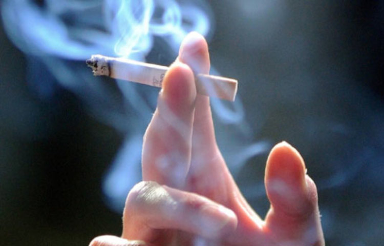 ধূমপান যে শুধু ফুসফুসেরই ক্ষতি করে তাই নয়। শরীরে অ্যাসিড রিফ্লাক্স বাড়িয়ে দেয় নিকোটিন। ফলে অ্যাসিডিটি মুক্ত জীবন চাইলে ধূমপান ছাড়তেই হবে।