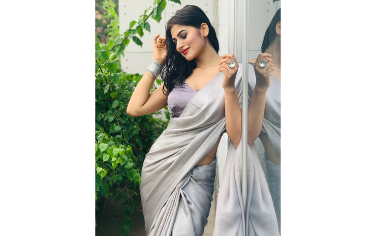 এভ্রিলের মিষ্টি হাসি।