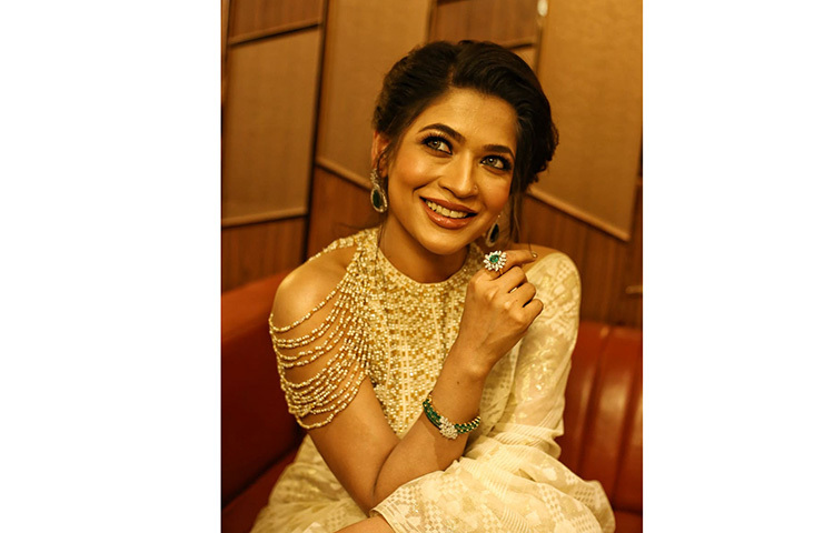 শো শুরু হওয়ার আগে ক্যামেরাবন্দি হন বাঁধন। ছবি: মাহবুব আলম