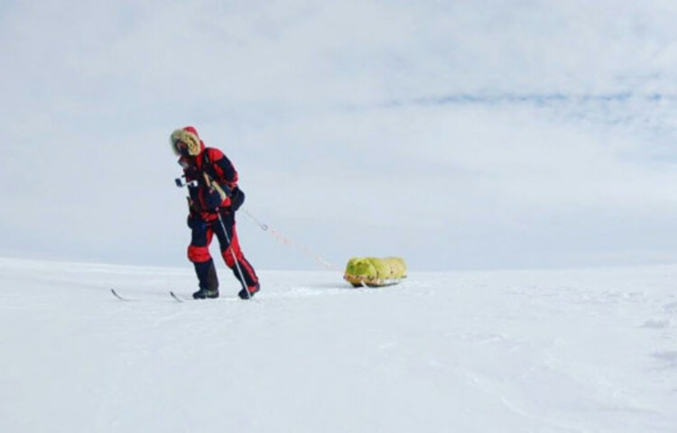 অ্যান্টার্কটিকার সলো ক্রস: বিপজ্জনক অভিযানের একটি হলো অ্যান্টার্কটিকার সলো ক্রসিং। অনেকের ইচ্ছা থাকলেও বিপজ্জনক হওয়ায় তা হয়ে ওঠে না। বেয়ার গ্রিলস কিছুটা করেছিলেন কিন্তু সম্পূর্ণরূপে করতে পারেননি। এটি জয় করা রোল্ড আমন্ডসেন এবং রবার্ট ফ্যালকন স্কট বলেন, ‘বিপজ্জনক হলেও ক্রসিং করা সম্ভব। এজন্য প্রশিক্ষণ, সরবরাহ ও অর্থ প্রয়োজন।’
