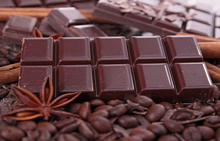 চিনি জাতীয় খাবার থেকে দূরে থাকুন। এছাড়া মিষ্টি জাতীয় খাবার যেমন চকোলেট, আইসক্রিম ও সব রকমের মিষ্টি ৭ দিন খাওয়া বন্ধ রাখুন। ছবি: সংগৃহীত