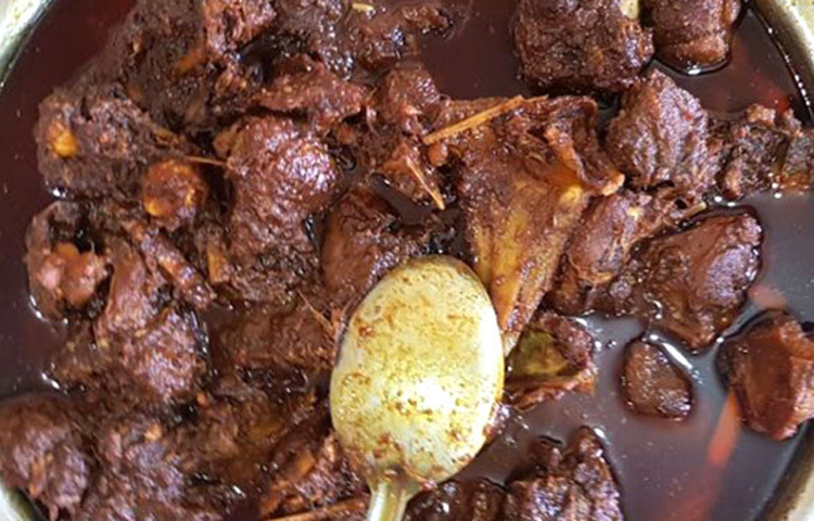 ৭ দিন মাংস, মাছ, ডিম ও দুধ খাবেন না। মাছ যদি একান্তই খেতে চান, চামড়া ফেলে খান। ছবি: সংগৃহীত