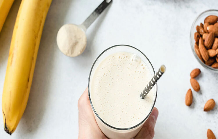 দুধ এবং কলা আলাদাভাবে খুবই পুষ্টিকর দুটি খাবার। কলায় রয়েছে প্রচুর পরিমাণে ক্যালশিয়াম, পটাশিয়াম। কলা অনেকটা কর্মশক্তি জোগায়। তাই কলা খেলে অনেক সময় পেট ভরা থাকে। ছবি: সংগৃহীত