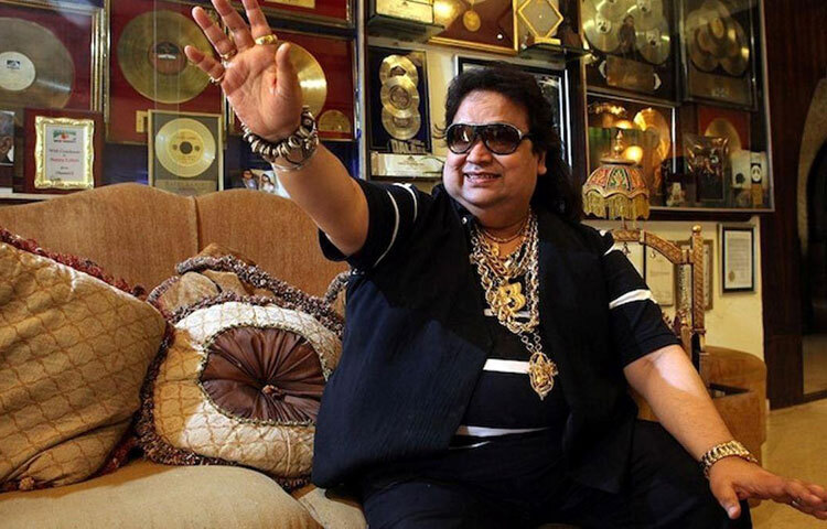 বাপ্পি লাহিড়ির ভারতে বেশ কয়েকটি বাড়ি রয়েছে। এর মধ্যে সবচেয়ে উল্লেখযোগ্য মুম্বাইয়ের বাড়িটি। ২০০১ সালে সাড়ে ৩ কোটি রুপি দিয়ে তিনি এই বাড়িটি কিনেছিলেন। তবে অন্যান্য বাড়ি সম্পর্কে তেমন কোনো তথ্য নেই। ছবি: সংগৃহীত