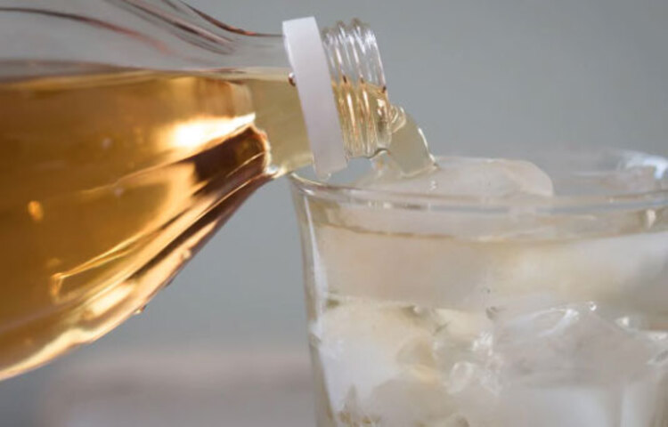 স্বচ্ছ কাচের বেসিনে দাগ-ছোপ দূর করতে জল আর ভিনিগারের মিশ্রণ ব্যবহার করুন। পরিষ্কারের পর অবশ্যই শুকনা কাপড় দিয়ে মুছে নিতে হবে।