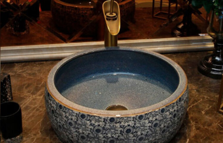 সিরামিকের বেসিনে অ্যাসিড বা কড়া সাবান ব্যবহার করবেন না। লিক্যুইড বা গুঁড়া সাবান দিয়ে পরিষ্কার করুন। সিরামিকের বেসিনে অ্যাসিড বা কড়া সাবান ব্যবহার করবেন না। লিক্যুইড বা গুঁড়া সাবান দিয়ে পরিষ্কার করুন।