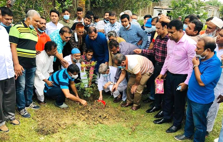 ক্ষমতাসীন হয়ে আওয়ামী লীগ যেভাবে গণতন্ত্র ধ্বংস করেছে, সেভাবে পরিবেশও ধ্বংস করছে বলে মন্তব্য করেছেন বিএনপি মহাসচিব মির্জা ফখরুল ইসলাম আলমগীর। ছবি : জাগো নিউজ
