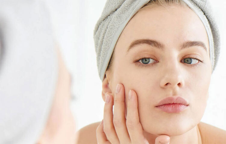 ডিহাইড্রেশনের কারণে ত্বক শুষ্ক হয়। তাই নিয়মিত গোসল করুন। ছবি: সংগৃহীত