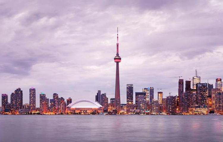টরন্টো: ক্যানাডার সবচেয়ে জনবহুল শহর টরন্টো বিশ্বের সবচেয়ে মাল্টিকালচারাল শহরের স্বীকৃতি পেয়েছে। বাসিন্দাদের ৫১ শতাংশের জন্ম ক্যানাডার বাইরে।