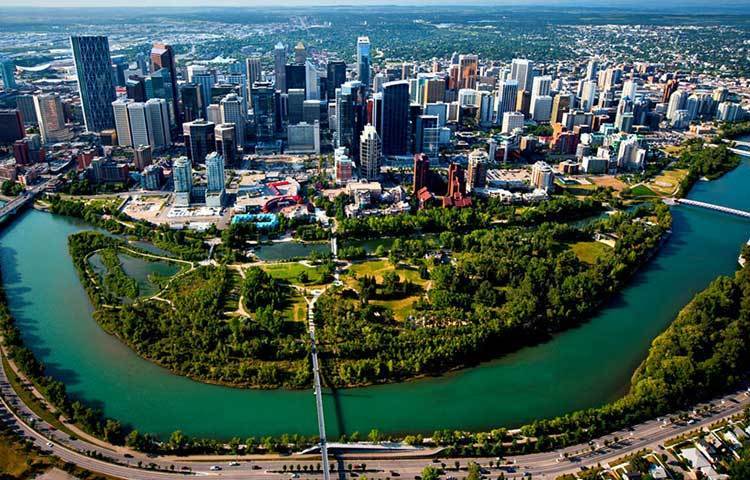 ক্যালগারি, কানাডা: চারদিকে জলে ঘেরা এই শহরের প্রতিটি নিশ্বাসে প্রশান্তির পরশ পাওয়া যায়।