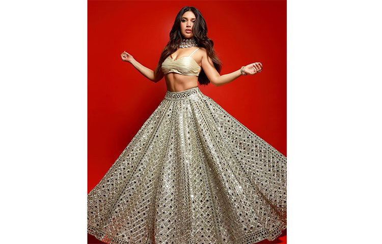 ভূমির বাবা সতীশ পেডনেকর ছিলেন মহারাষ্ট্রের স্বরাষ্ট্র ও শ্রম দফতরের প্রতিমন্ত্রী। ওরাল ক্যান্সারে মৃত্যু হয় তার। এরপর তার মা সুমিত্রা সক্রিয়ভাবে অংশ নিয়েছিলেন তামাকবিরোধী প্রচারে। তাই ভূমি অনেক স্বাস্থ্য সচেতন। ছবি: সংগৃহীত