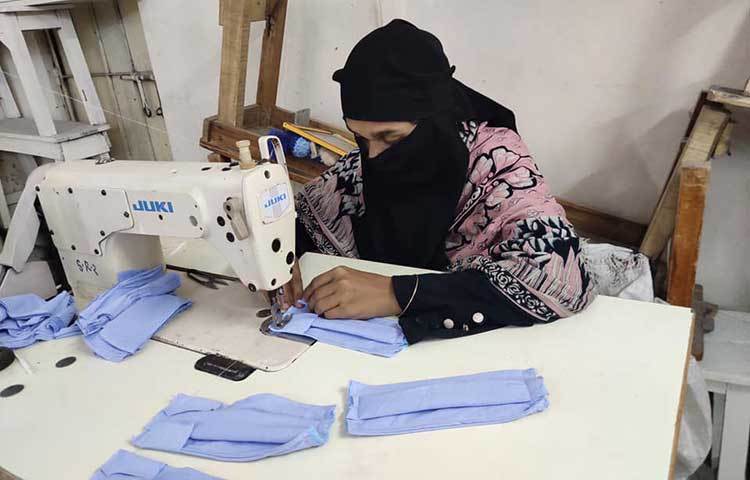 স্বেচ্ছাসেবীরা ১৪-১৬ ঘণ্টা শ্রম দিয়ে যাচ্ছে সমাজের জন্য।