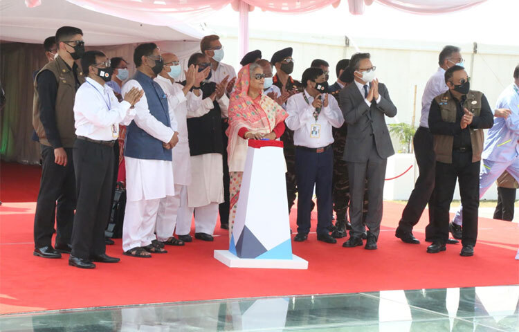 উদ্বোধনকালে প্রধানমন্ত্রী বলেন, ‘আজকে স্বাধীনতার সুবর্ণ জয়ন্তী এবং মুজিববর্ষে বাংলাদেশের প্রতিটি মানুষের ঘরে আমরা আলো জ্বালতে পারলাম এটাই হচ্ছে সব থেকে বড় কথা। আমরা আলোকিত করেছি এদেশের প্রত্যেকটি মানুষের ঘরকে।’ ছবি: জাগো নিউজ