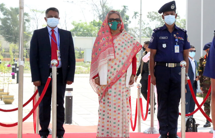 দেশে শতভাগ বিদ্যুতায়নের কৃতিত্ব অর্জনে প্রধানমন্ত্রী শেখ হাসিনাকে অভিনন্দন জানিয়েছেন দেশের সব শ্রেণি ও পেশার মানুষ। ছবি: জাগো নিউজ