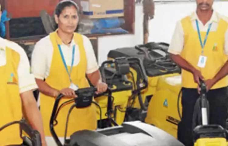 বিগ বস-এর প্রতিযোগীরা ঠিকমতো ঘর সাফাই না করলে ময়দানে নামেন স্বয়ং বিগ বস। তিনি পেশাদার হাউজ কিপিং-এর লোক পাঠিয়ে বাড়ি পরিষ্কার করান।