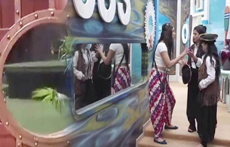 এর মাধ্যমে ইউনিটের ক্রু-রা সবাই প্রতিযোগীদের দেখতে পান। কিন্তু প্রতিযোগীরা তাদের কাউকে দেখতে পান না। তবে মাঝে মাঝে তারা আয়নার পিছন থেকে ক্রু-দের হাসি বা হাল্কা কথাবার্তার শব্দ শুনতে পান।