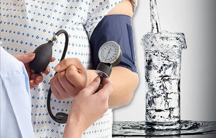 এই তিনটি জিনিসই রক্তচাপের মাত্রা নিয়ন্ত্রণে উল্লেখযোগ্য ভূমিকা নেয়’। এছাড়াও ক্র্যানবেরি জুস রোগ প্রতিরোধ ক্ষমতা বাড়ায়, ফ্রি ব্যাডিক্যাল থেকে অক্সিডেটিভ স্ট্রেসের বিরুদ্ধে লড়াই করে এবং ক্ষতিকারক ব্যাকটেরিয়া মেরে ফেলতে সাহায্য করে। ছবি: সংগৃহীত