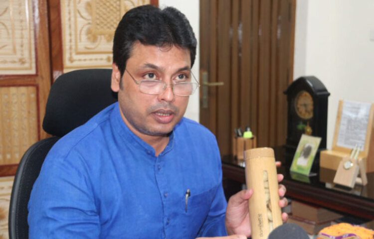 শুক্রবার বাঁশের কুকিজ লঞ্চ করেন ত্রিপুরার মুখ্যমন্ত্রী বিপ্লব দেব।