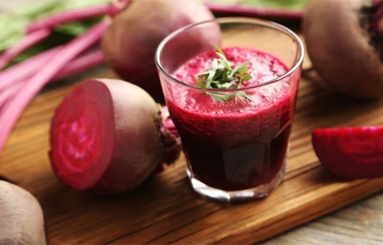 উচ্চ রক্তচাপে ভুগলে প্রতিদিন ২ গ্লাস বিটের রস খাওয়া উচিত। এতে উপস্থিত নাইট্রেট শরীরে রক্ত চলাচল স্বাভাবিক রাখে। নিম্ন রক্তচাপের ক্ষেত্রে বিট ক্ষতিকারক হতে পারে। ছবি: সংগৃহীত