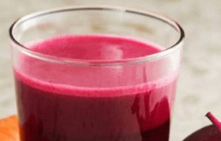 ডায়াবেটিস থাকলে বিট কোনোভাবেই খাওয়া যাবে না। বিটের গ্লাইসেমিক ইনডেক্স অত্যন্ত চড়া। ফলে রক্তে শর্করার মাত্রা বেড়ে যাবে দ্রুত। তাই বিট খাওয়ার দরকার হলে চিকিৎসকের পরামর্শ নিয়েই তবে খেতে পারবেন ডায়াবেটিস রোগীরা। ছবি: সংগৃহীত