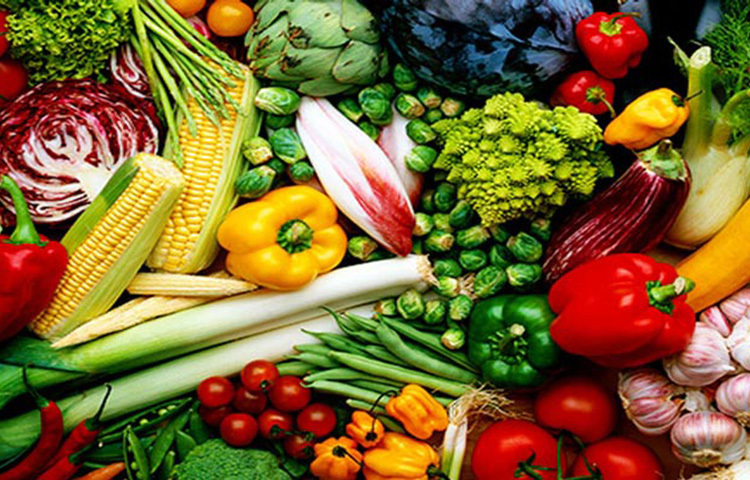 যদি স্বাস্থ্যকর জীবন বেছে নেন, তা হলে ধীরে ধীরে নিজে থেকেই রক্তচাপ নিয়ন্ত্রণে চলে আসবে। পর্যাপ্ত পরিমাণে ঘুম, পানি পান এবং মানসিক চাপ কম করলে শরীরের অনেক সমস্যা কমে যেতে পারে। সঙ্গে অবশ্যই মেনে চলতে হবে হেলদি ডায়েট। ছবি: সংগৃহীত