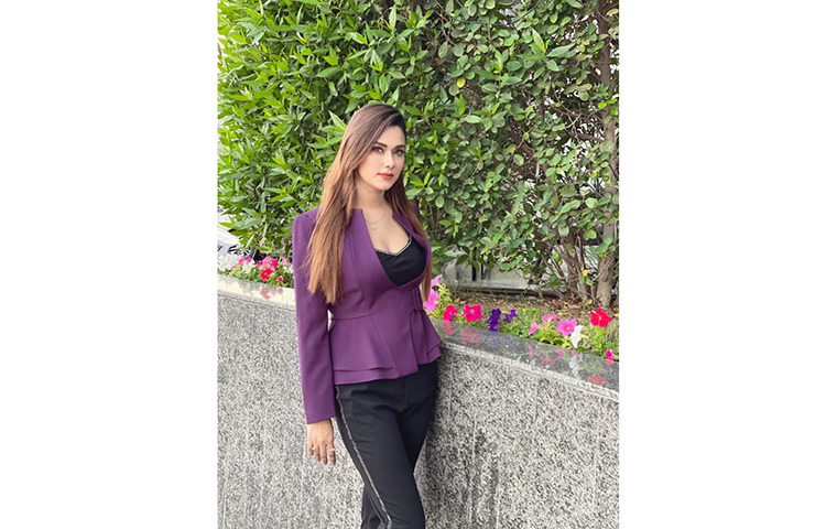 কত বড় বড় চোখ! এক ভক্ত ববির এই ছবির কমেন্টে লিখেছেন। আসলেই কী ববির চোখ বড়। ছবি: ফেসবুক