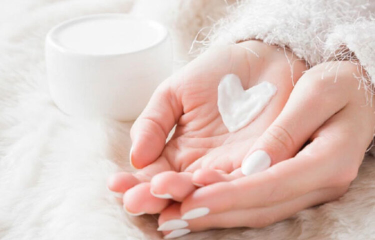 ত্বক শরীরের এমন একটা জিনিস, যা সবচেয়ে বেশি উন্মুক্ত থাকে এবং সেকারণেই এর পরিচর্যার বিষয়ে আমাদের সবচেয়ে বেশি মনোযোগ বা গুরুত্ব দেয়া উচিত। শরীরের কয়েকটি অংশ অন্য কিছুর থেকে একটু বেশি নমনীয় হয়। তাই এদের নানারকমের পরিচর্যার প্রয়োজন হয়, যা আমরা সাধারণত উপেক্ষা করি।