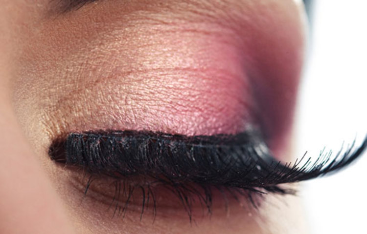 চোখের পাতা যাদের চোখের পাতা যত বেশি মোটা হয়, তারা স্পষ্ট মনোভাবের হন। আর, যাদের চোখের পাতায় কোনো ভাঁজ নেই, তারা খুব দ্রুত সিদ্ধান্ত নেন।