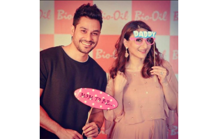 নবাব পাতৌদি পরিবারের জামাই হয়েছেন অভিনেতা কুণাল খেমু। ২০১৫ সালের ২৫ জানুয়ারি শর্মিলা ঠাকুর ও নবাব পাতৌদির মেয়ে সোহা আলি খানের সঙ্গে বিবাহ-বন্ধনে আবদ্ধ হন কুণাল। ছবি: সংগৃহীত