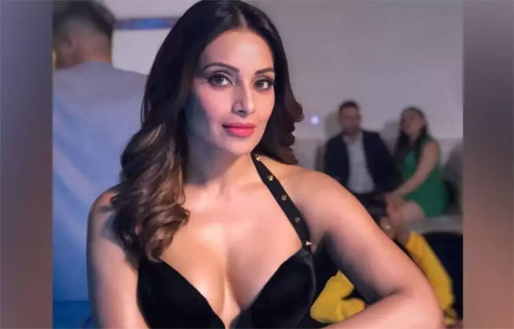 বিপাশা বসু শুধু হিন্দি ছবিতেই নয়, তামিল, তেলুগু ও বাংলা ছবিতেও অভিনয় করেছেন তিনি। ২০০১ সালে ‘অজনবি’ সিনেমায় প্রথম অভিনয় করেই তিনি বলিউড ইন্ডাস্ট্রির সকলের নজর কেড়েছিলেন। ছবি: সংগৃহীত