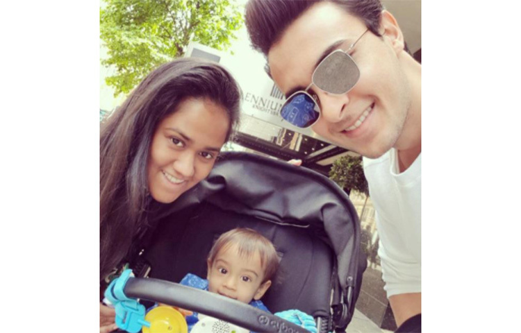 অভিনেতা আয়ুষ শর্মা হলেন সালমান খানের পরিবারের জামাই। ২০১৪ সালের ১৮ নভেম্বর অর্পিতা খানের সঙ্গে বিয়ে হয় আয়ুষের। ছবি: সংগৃহীত