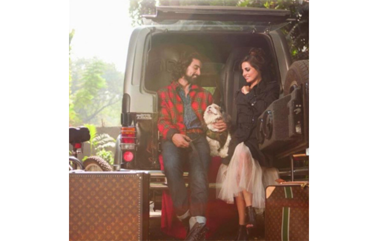 অভিনেতা কুণাল কাপুর হলেন বচ্চন পরিবারের জামাই। অমিতাভ বচ্চনের ভাই অজিতাভ বচ্চনের কন্যা নয়না বচ্চনকে ২০১৫ সালে বিয়ে করেন কুণাল কাপুর। ছবি: সংগৃহীত