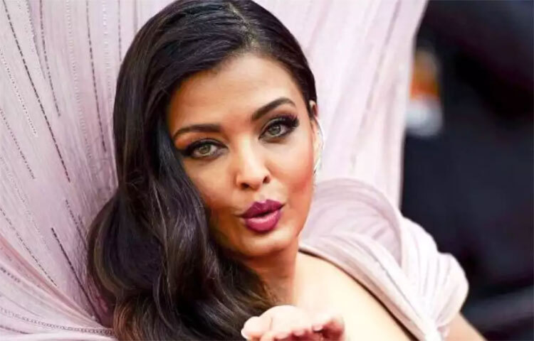 অমিতাভ বচ্চনের পুত্রবধূ বর্তমানে ৭৭৬ কোটি রুপি সম্পত্তির মালিক। ১৯৯৪ সালে সুন্দরী প্রতিযোগিতায় বিজয়ী হওয়ার আগে তিনি মডেলিং জগতে পা রেখেছিলেন। ছবি: সংগৃহীত