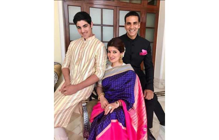 বলিউডের সুপারস্টার, রাজেশ খান্না এবং ডিম্পল কাপাডিয়ার জামাই হলেন অক্ষয় কুমার। ২০০১ সালের ১৭ জানুয়ারি টুইঙ্কেল খান্নার সঙ্গে বিয়ে বন্ধনে আবদ্ধ হন অক্ষয়। ছবি: সংগৃহীত